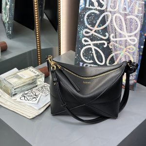 Size: 23×15.5×6.5cm