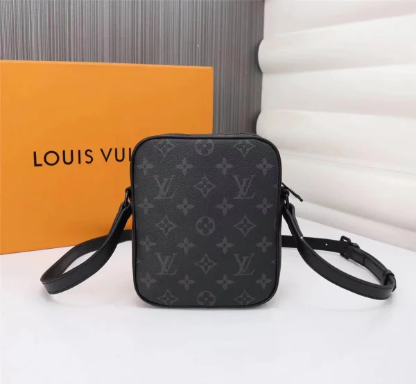 Louis Vuitton Model: 69404 Size: 15x17x8cm - Image 2