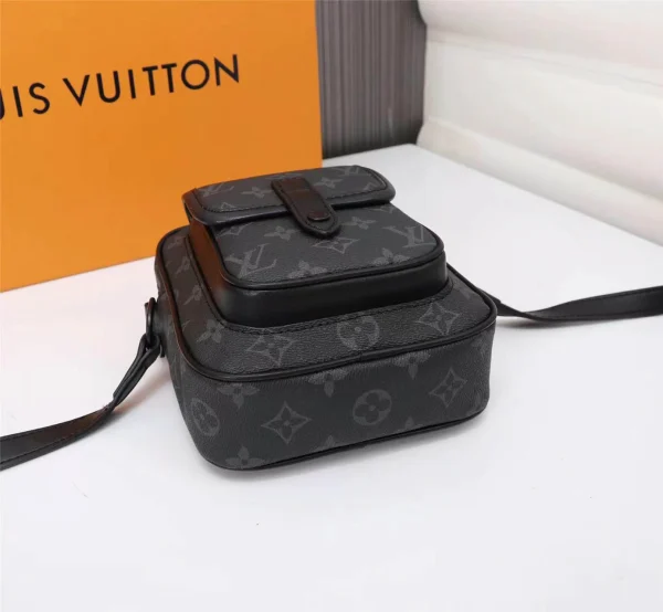 Louis Vuitton Model: 69404 Size: 15x17x8cm - Image 3