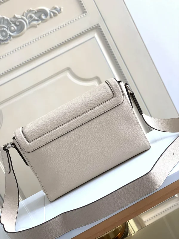 Louis Vuitton Size 28.3 x 18.3 x 4.3 cm - Image 4