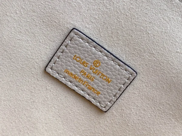 Louis Vuitton size: 25x19x7cm - Image 5