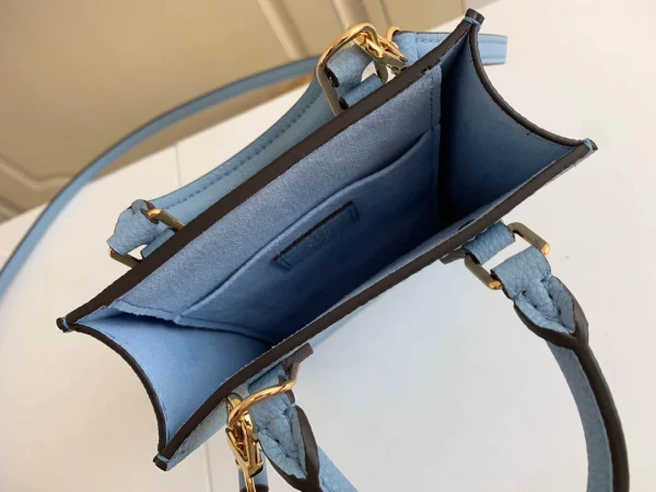 Louis Vuitton Size: 14.0 x 17.0 x 5.0 cm - Image 5