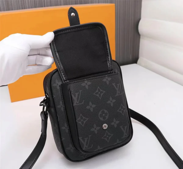 Louis Vuitton Model: 69404 Size: 15x17x8cm - Image 4