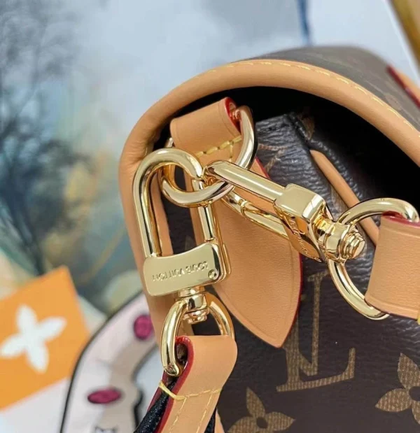 Louis Vuitton Retro Underarm Crossbody Bag - Image 2