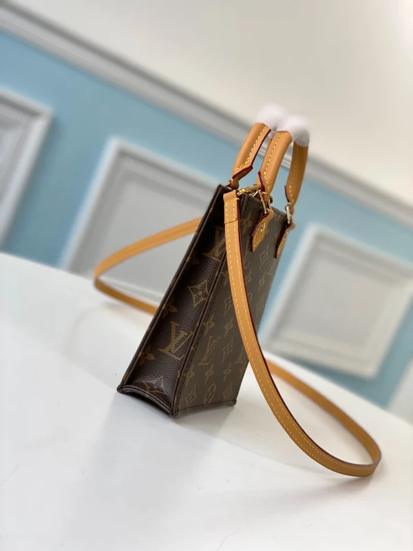 Louis Vuitton Size: 14.0 x 17.0 x 5.0 cm - Image 6