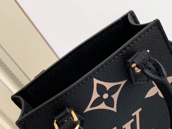 Louis Vuitton Size: 14.0 x 17.0 x 5.0 cm - Image 4