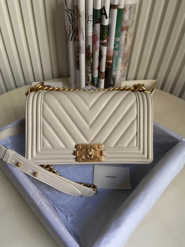 ?Chanel Calfskin Size:25x15x9cm