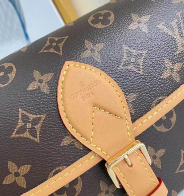 Louis Vuitton Retro Underarm Crossbody Bag - Image 5