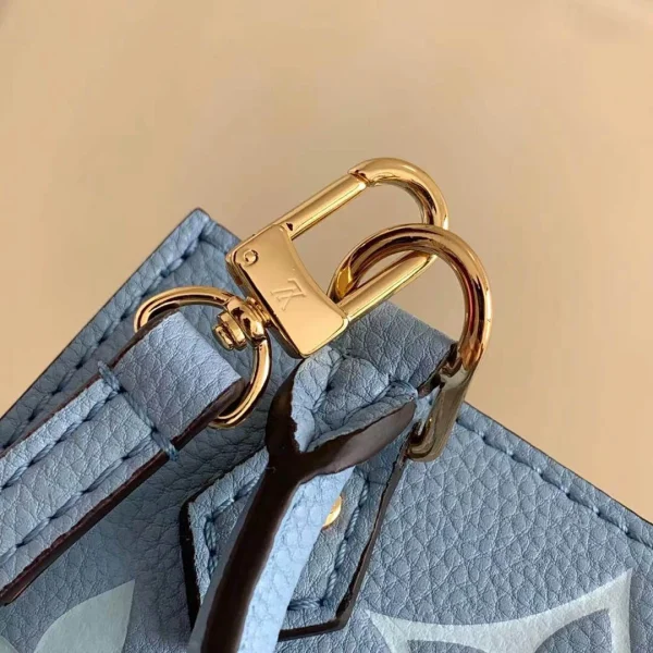 Louis Vuitton Size: 14.0 x 17.0 x 5.0 cm - Image 6