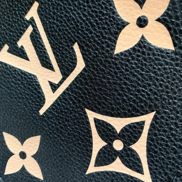 Louis Vuitton Size: 14.0 x 17.0 x 5.0 cm - Image 5
