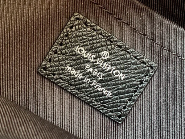 Louis Vuitton Size 29.5x20x10.5 cm - Image 5