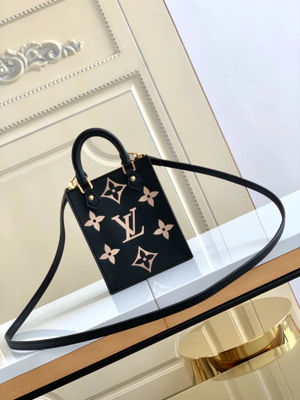 Louis Vuitton Size: 14.0 x 17.0 x 5.0 cm - Image 7