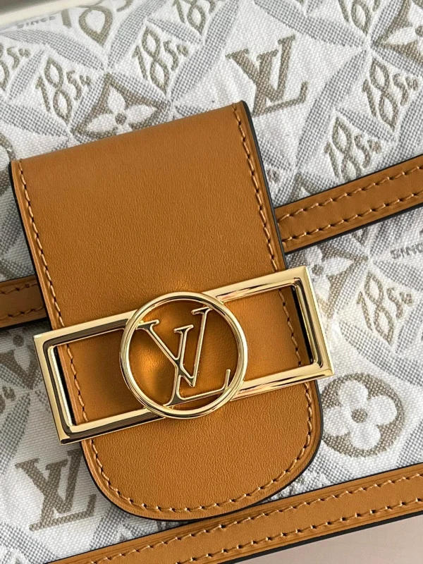 Louis Vuitton Size 20 x 15 x 9 cm - Image 8