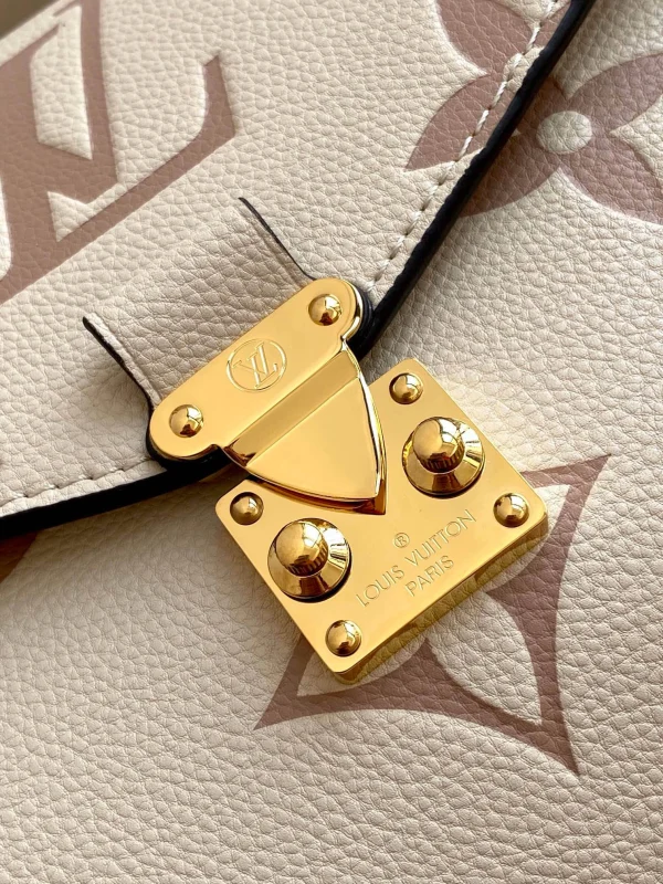 Louis Vuitton size: 25x19x7cm - Image 9