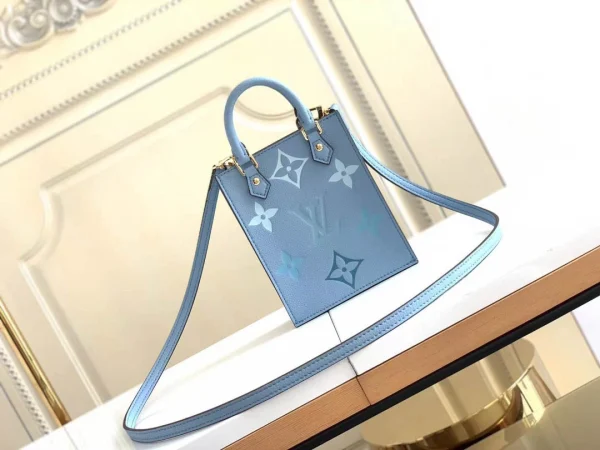 Louis Vuitton Size: 14.0 x 17.0 x 5.0 cm - Image 9